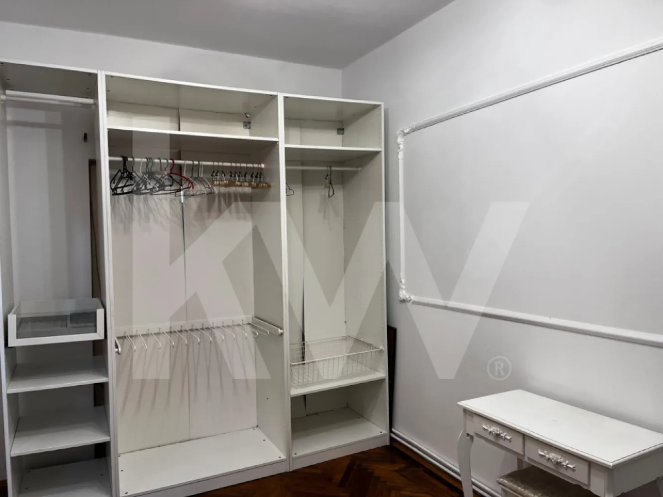 Apartament 3 camere de închiriat – liniște, accesibilitate și viață urbană