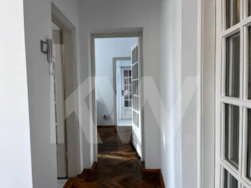 Apartament 3 camere de închiriat – liniște, accesibilitate și viață urbană