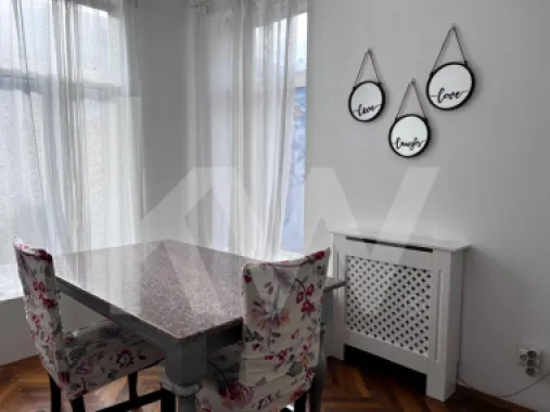 Apartament 3 camere de închiriat – liniște, accesibilitate și viață urbană