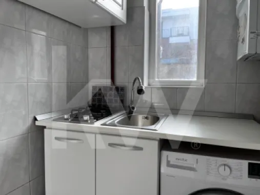 Apartament 3 camere de închiriat – liniște, accesibilitate și viață urbană