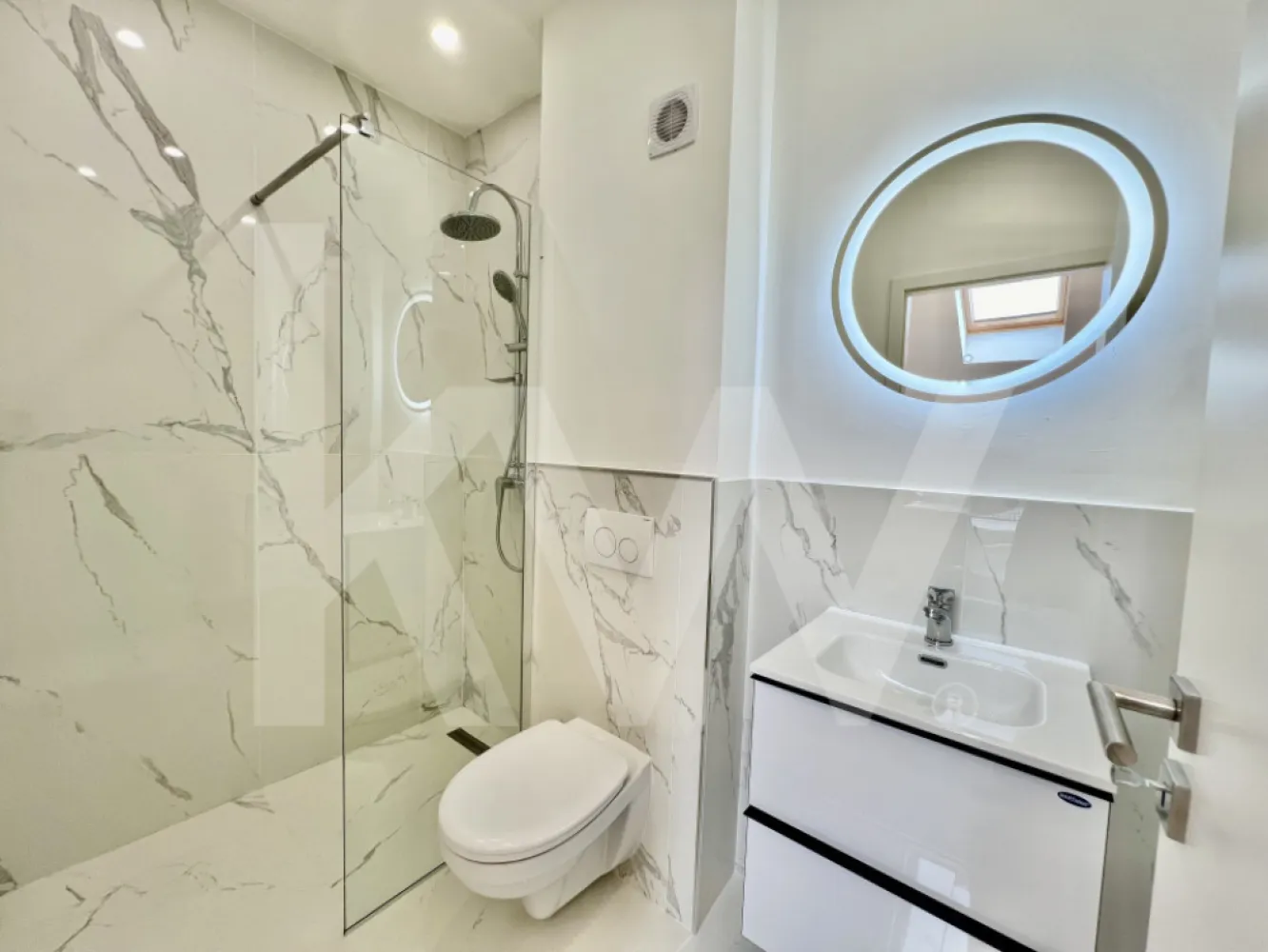 Penthouse 2 camere - 2 băi