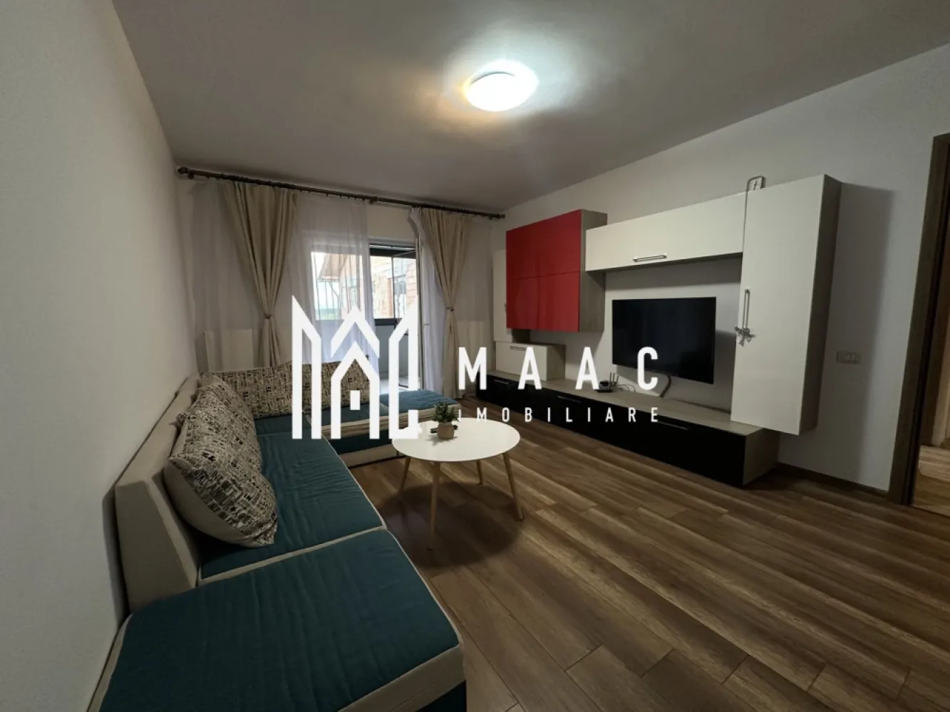 Apartament 2 camere decomandat | Sibiu, Arhitecților | 47 mp, balcon 12 mp - Apartament de închiriat cu 2 camere decomandat, situat în zona Arhitecților - Calea Cisnădiei din Sibiu, cu 47 mp utili, balcon de 12 mp și etaj 1 din 2.

Detalii proprietate:
• Suprafață utilă: 47 mp
• Suprafață construită: 56 mp
• Compartimentare: living, dormitor, baie, bucătărie închisă și balcon
• Etaj 1 din 2
• Imobil finalizat în 2015
• Stare interioară: finisat modern
• 1 baie, 1 bucătărie, 1 balcon
• Loc de parcare

Proprietatea este amplasată pe Strada Radu Patrulius, în zona Arhitecților - Calea Cisnădiei din Sibiu.

Cod anunț CP3187858. Contactați echipa MAAC Imobiliare pentru detalii suplimentare și programarea unei vizionări.