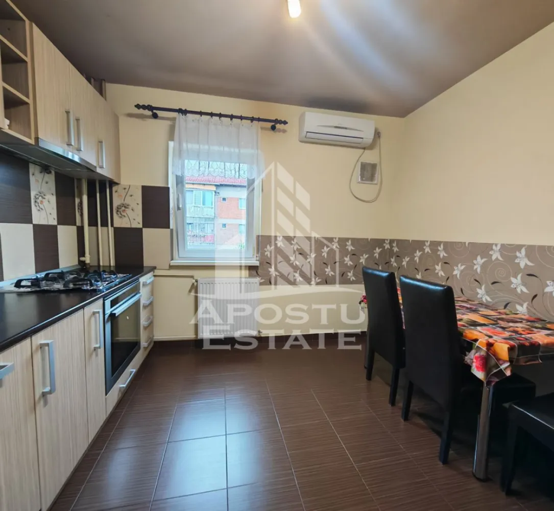 Apartament 3 camere si 2 bai de vanzare, zona Aradului, Timisoara