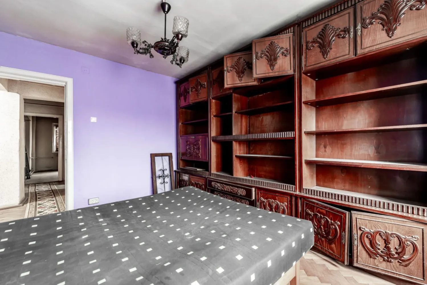 Apartament spatios in centrul orasului Chisineu Cris - Oferim spre vânzare un apartament excepțional cu 4 camere, perfect pentru o familie cu unul sau doi copii care dorește să fie mai aproape de școală și facilități urbane. 

Amplasat în cea mai bună locație din Chișineu-Criș, acest apartament se află într-un bloc cu cele mai mari apartamente din zonă.
 
Beneficiați de camere foarte mari, 2 balcoane spațioase și o vedere splendidă atât spre bulevard, cât și spre curtea interioară a blocului. 

Locația vă oferă acces rapid la unitățile de învățământ și la principalele magazine ale orașului, cum ar fi Lidl și Penny, care sunt la doi pași. 

În plus, aveți la dispoziție un garaj în folosință. 

Apelați acum: 0742543526 Mihai Bica

O astfel de oportunitate nu trebuie ratată!