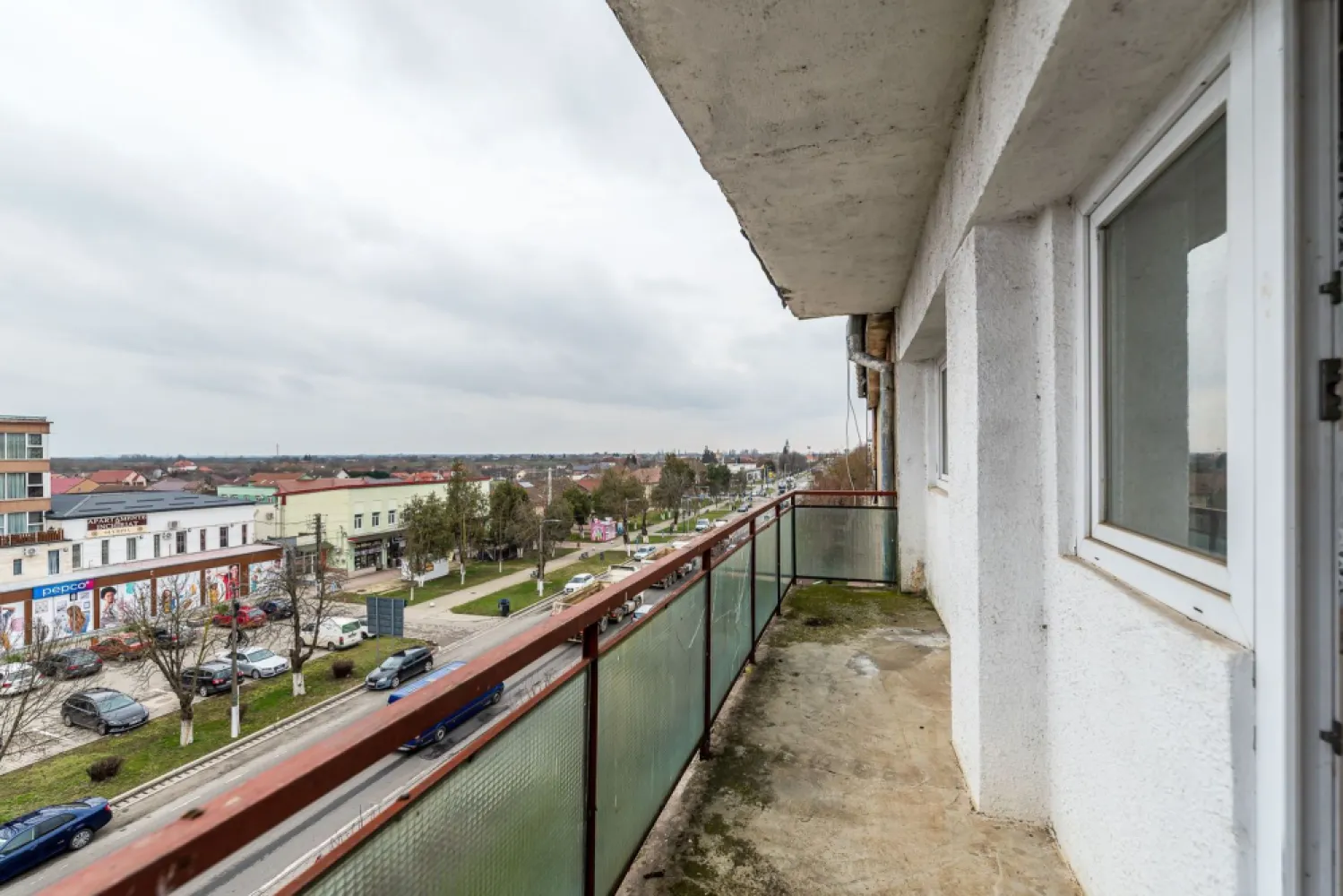 Apartament spatios in centrul orasului Chisineu Cris