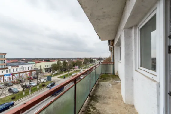 Apartament spatios in centrul orasului Chisineu Cris