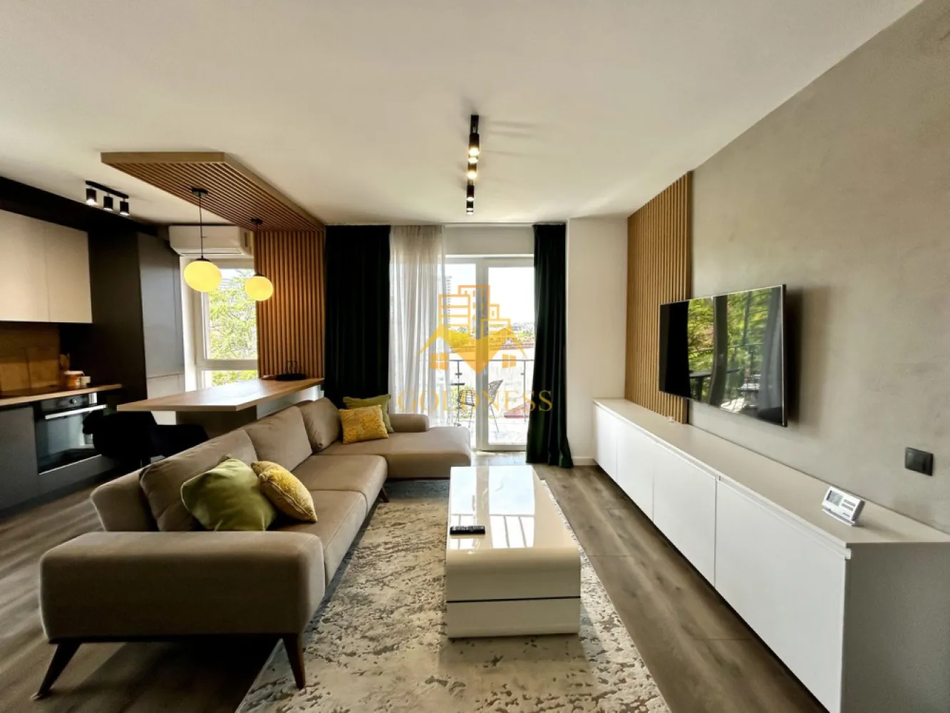 2 Camere Open space, Lidl, Parcare, Marasti, NTT Data, The Office - GOLDNESS Imobiliare vă propune spre închiriere un apartament cu 2 camere complet mobilat și utilat, la etajul 3 într-un imobil de 4 etaje, în Cartierul Marasti.
Parcare subterana inclusa!
Se află în apropierea stațiilor de transport în comun, magazine, restaurante, spații verzi, farmacii, etc. 

Apartamentul este compartimentat astfel:
 - dormitor cu pat matrimonial, dressing, noptiere, balcon 6 mp
 - living cu bucatarie open space complet utilată și mobilată, canapea extensibilă, loc de servit masa, balcon 6 mp
 - baie cu dus walk-in, calorifer port prosop și dulap pentru depozitare.

Imobilul este dotat cu toate cele necesare- centrală proprie, frigider, aragaz, hotă, mașină de spălat haine, etc. 

Dacă sunteți interesați de acest apartament și doriți să îl vizionați, dar și pentru alte oferte nu ezitați să ne contactați telefonic sau prin e-mail. Vă stăm la dispoziție!
Pentru intermediere se percepe un comision de 50% din prețul chiriei!