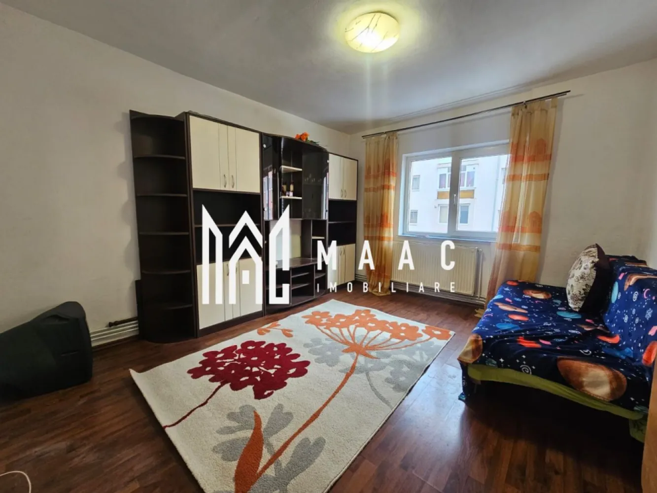 Garsoniera | Strand 2 | Etaj 1 | Boxa - MAAC Imobiliare vă propune spre vânzare o garsonieră situată în cartierul Ștrand, una dintre cele mai apreciate zone ale orașului datorită liniștii, accesului rapid la punctele de interes și comunității bine dezvoltate. Detalii proprietate Tip: Garsonieră Cartier: Ștrand, Sibiu Etaj: 1 Compartimentare practică, spațiu luminos și bine proporționat Ideală pentru locuit sau investiție Detine o pivnita de 12 MP Avantaje zonă Aproape de magazine, farmacii, stații de autobuz Parcuri și spații verzi în imediata vecinătate Acces rapid către centrul orașului Pentru detalii si programarea unei vizionari mentionati CP2834357 }}