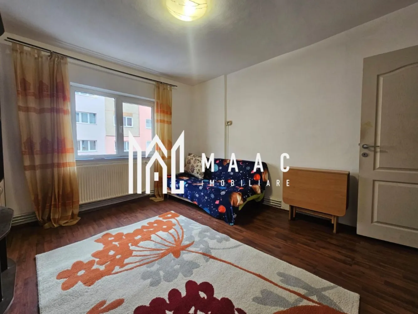 Garsoniera | Strand 2 | Etaj 1 | Boxa - MAAC Imobiliare vă propune spre vânzare o garsonieră situată în cartierul Ștrand, una dintre cele mai apreciate zone ale orașului datorită liniștii, accesului rapid la punctele de interes și comunității bine dezvoltate. Detalii proprietate Tip: Garsonieră Cartier: Ștrand, Sibiu Etaj: 1 Compartimentare practică, spațiu luminos și bine proporționat Ideală pentru locuit sau investiție Detine o pivnita de 12 MP Avantaje zonă Aproape de magazine, farmacii, stații de autobuz Parcuri și spații verzi în imediata vecinătate Acces rapid către centrul orașului Pentru detalii si programarea unei vizionari mentionati CP2834357 }}