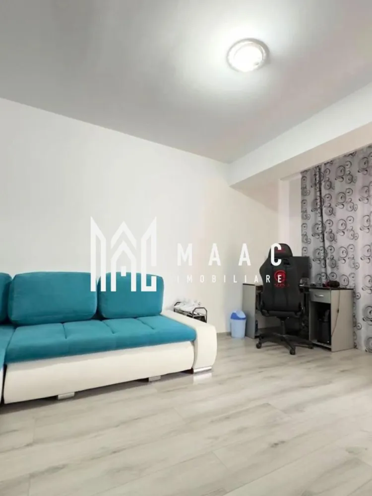 Casa 4 camere I Terasa I Selimbar - Va propunem spre vanzare o casa triplex cu 4 camere din zona Selimbar. Locuinta cuprinde: parter: hol intrare, bucatarie deschisa, living cu iesire in terasa, grup sanitar de serviciu. etaj: hol, 2 dormitoare cu iesire in balcon, dresing, baie cu geam de aerisire. mansarda: dormitor, baie cu geam de aerisire. Aferent 2 locuri de parcare. Zona in plina dezvoltare cu acces rapid la centre comerciale, de agrement, de invatamant etc.. Pentru mai multe informatii, precizati telefonic ca ati vizionat anuntul cu ID: CP2908174 }}