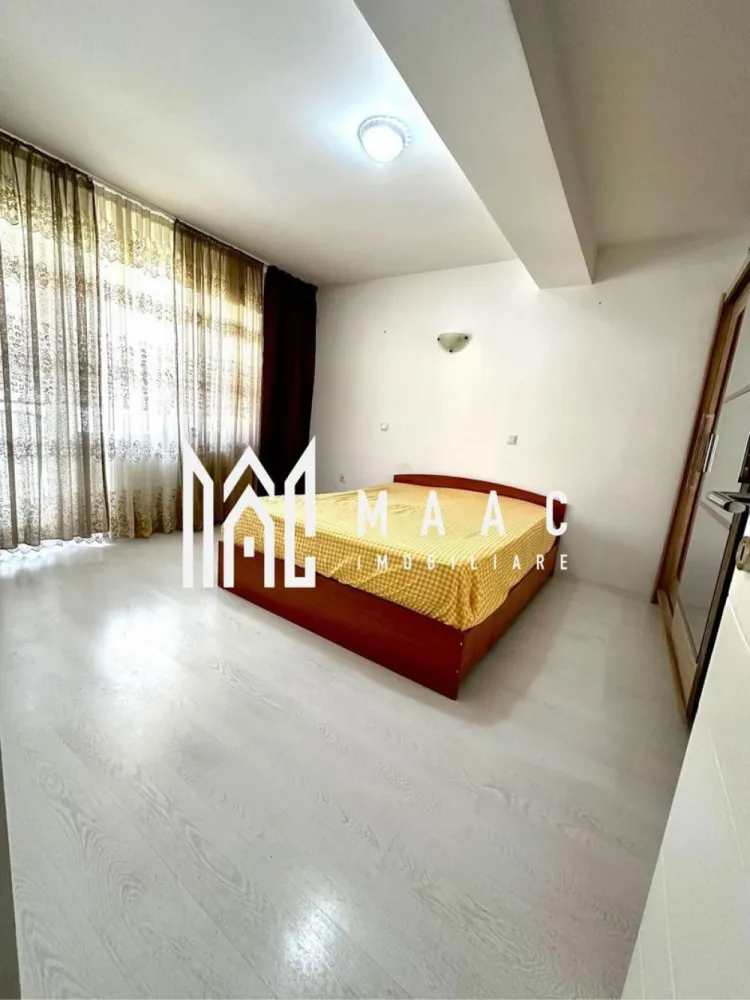 Casa 4 camere I Terasa I Selimbar - Va propunem spre vanzare o casa triplex cu 4 camere din zona Selimbar. Locuinta cuprinde: parter: hol intrare, bucatarie deschisa, living cu iesire in terasa, grup sanitar de serviciu. etaj: hol, 2 dormitoare cu iesire in balcon, dresing, baie cu geam de aerisire. mansarda: dormitor, baie cu geam de aerisire. Aferent 2 locuri de parcare. Zona in plina dezvoltare cu acces rapid la centre comerciale, de agrement, de invatamant etc.. Pentru mai multe informatii, precizati telefonic ca ati vizionat anuntul cu ID: CP2908174 }}