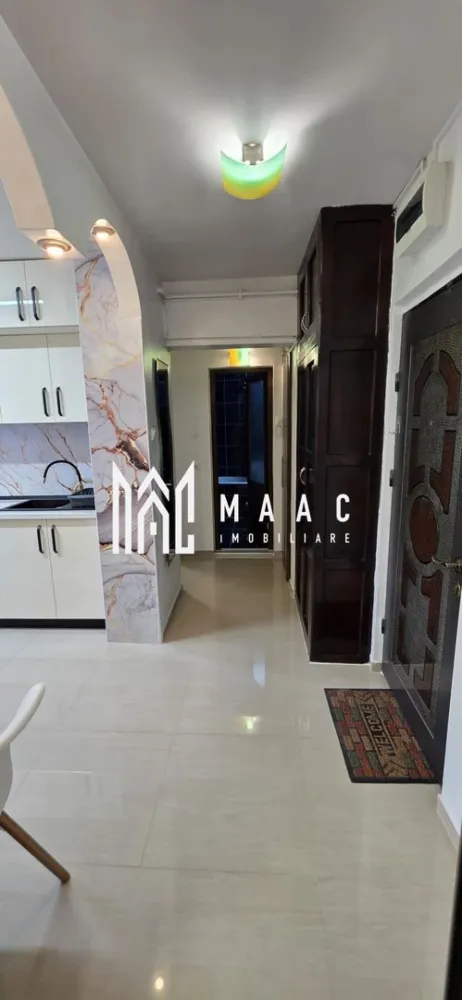 Apartament 2 camere et 2 lift Mihai Viteazu - MAAC Imobiliare vă propune spre închiriere un apartament cu 2 camere decomandate, situat la etajul 2 al unui imobil dotat cu lift, poziționat excelent vis-a-vis de Biserica Mihai Viteazu, într-o zonă cu acces facil către puncte de interes, mijloace de transport și facilități urbane.

Apartamentul este complet mobilat și utilat, fiind pregătit pentru mutare imediată. Compartimentarea decomandată oferă confort și intimitate, iar bucătăria separată este dotată inclusiv cu aer condiționat, asigurând un ambient plăcut în orice sezon. Balconul este închis cu geamuri termopan, oferind un spațiu suplimentar util. Proprietatea a fost renovată recent, beneficiind de finisaje moderne și un aspect îngrijit.
-mobilat și utilat
-2 camere decomandate
-bucătărie separată cu aer condiționat
-balcon închis în termopan
-renovat recent
-liber imediat

Pentru mai multe detalii vă rugăm să menționați CP3007509 la telefon.