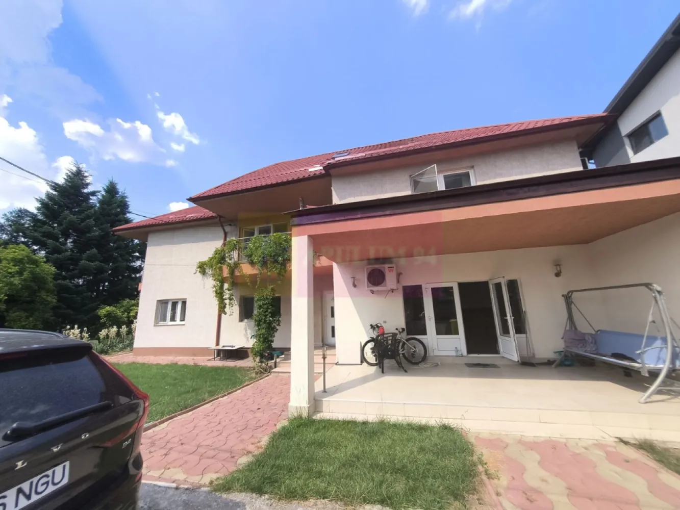 Vila de lângă Catedrala Ortodoxă ,,Sfânta Cuvioasă Parascheva"