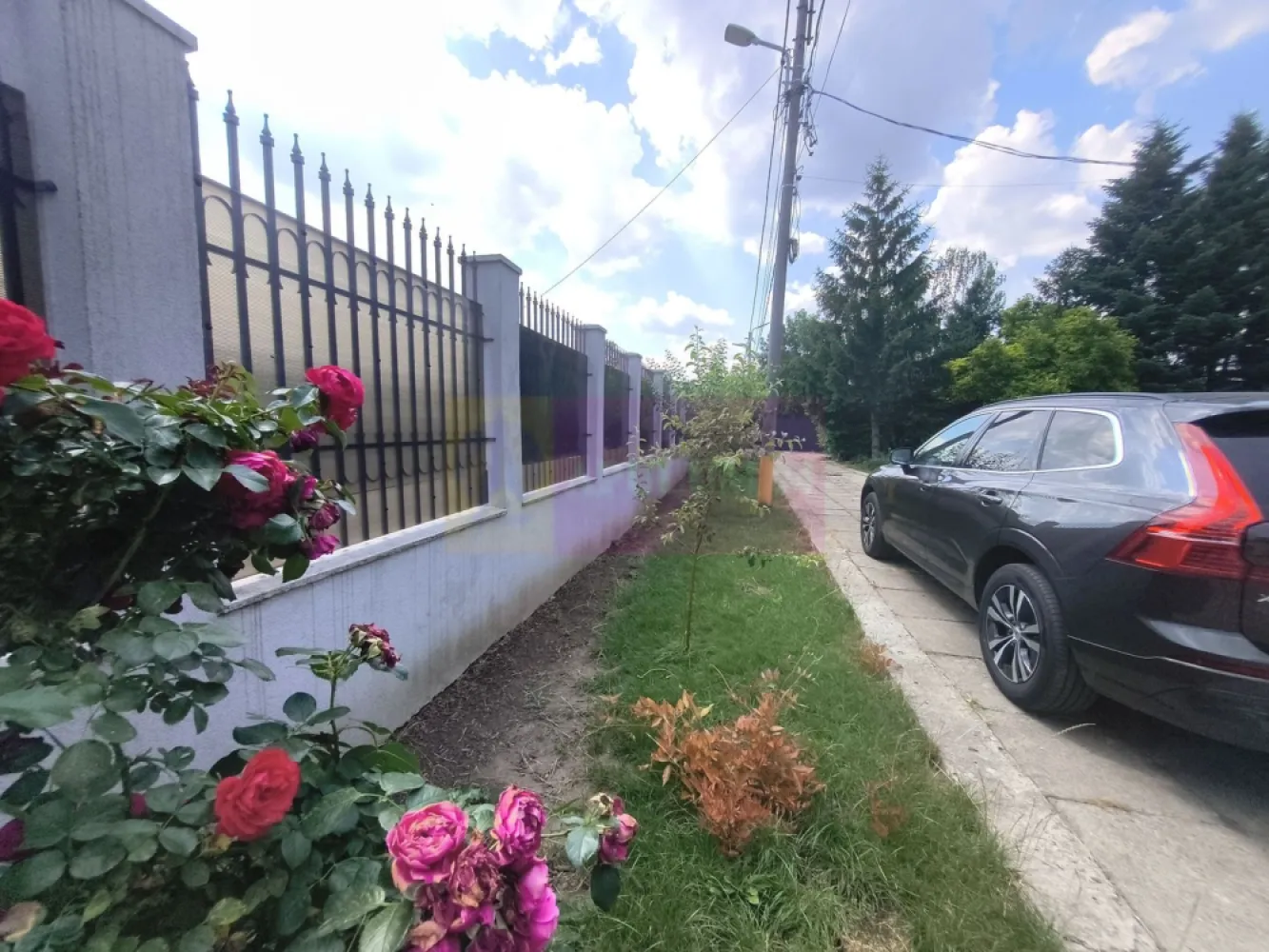 Vila de lângă Catedrala Ortodoxă ,,Sfânta Cuvioasă Parascheva"