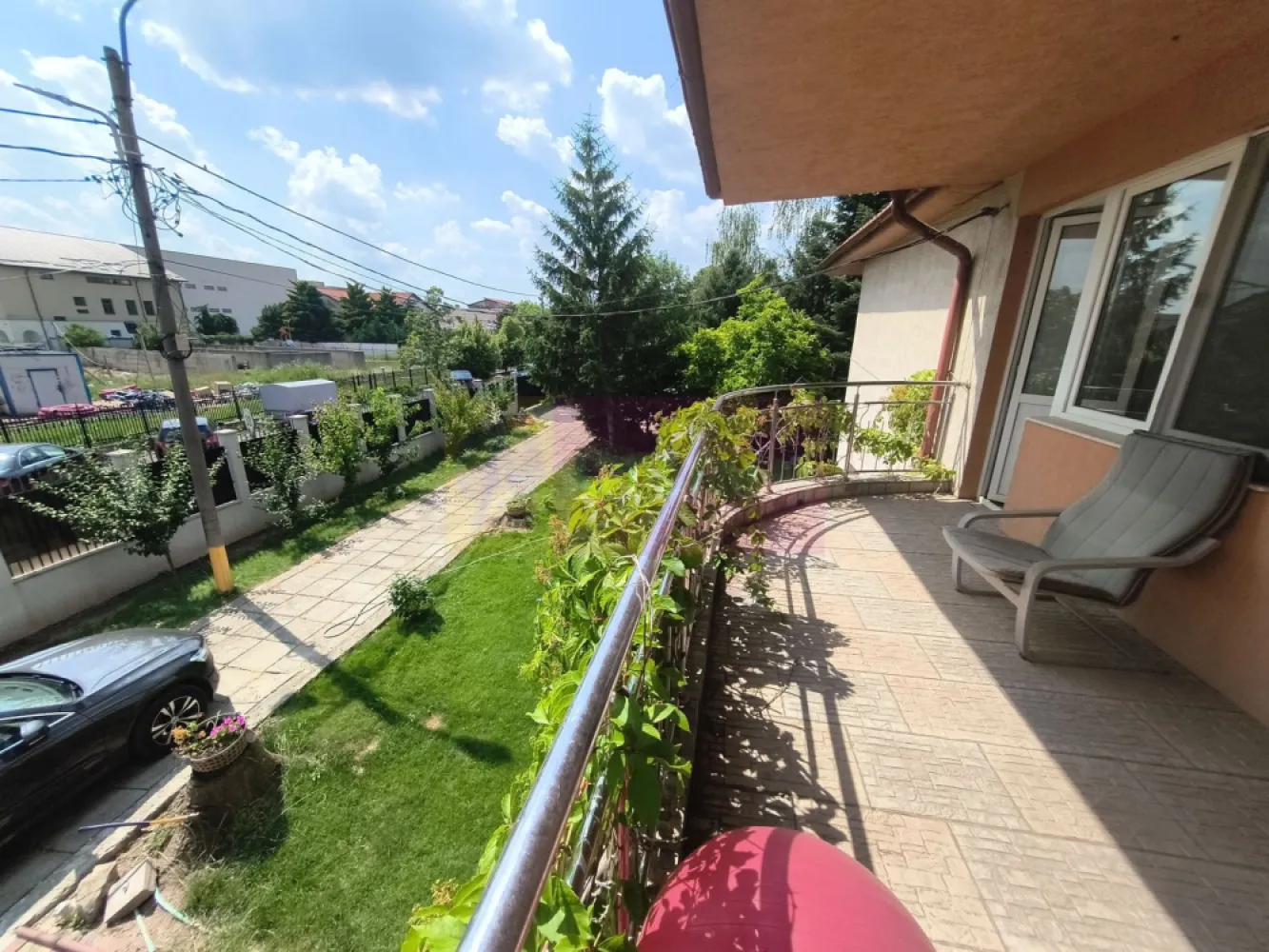 Vila de lângă Catedrala Ortodoxă ,,Sfânta Cuvioasă Parascheva"