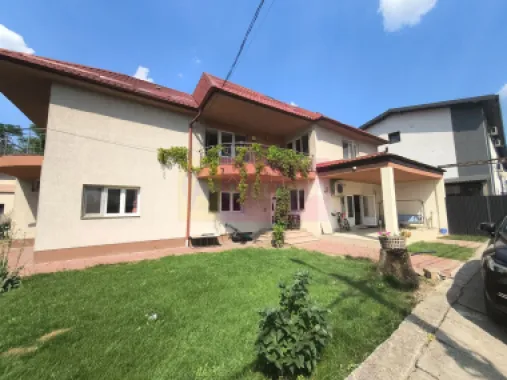 Vila de lângă Catedrala Ortodoxă ,,Sfânta Cuvioasă Parascheva"