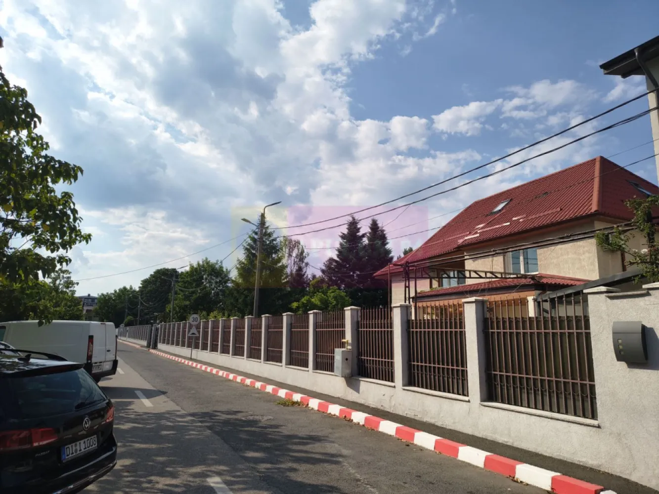 Vila de lângă Catedrala Ortodoxă ,,Sfânta Cuvioasă Parascheva"