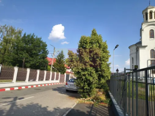 Vila de lângă Catedrala Ortodoxă ,,Sfânta Cuvioasă Parascheva"