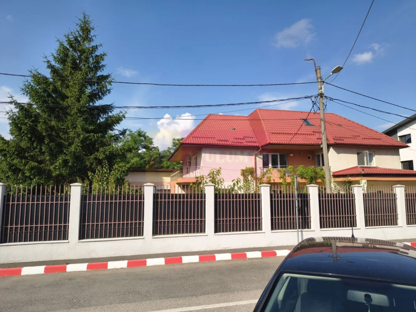 Vila de lângă Catedrala Ortodoxă ,,Sfânta Cuvioasă Parascheva"
