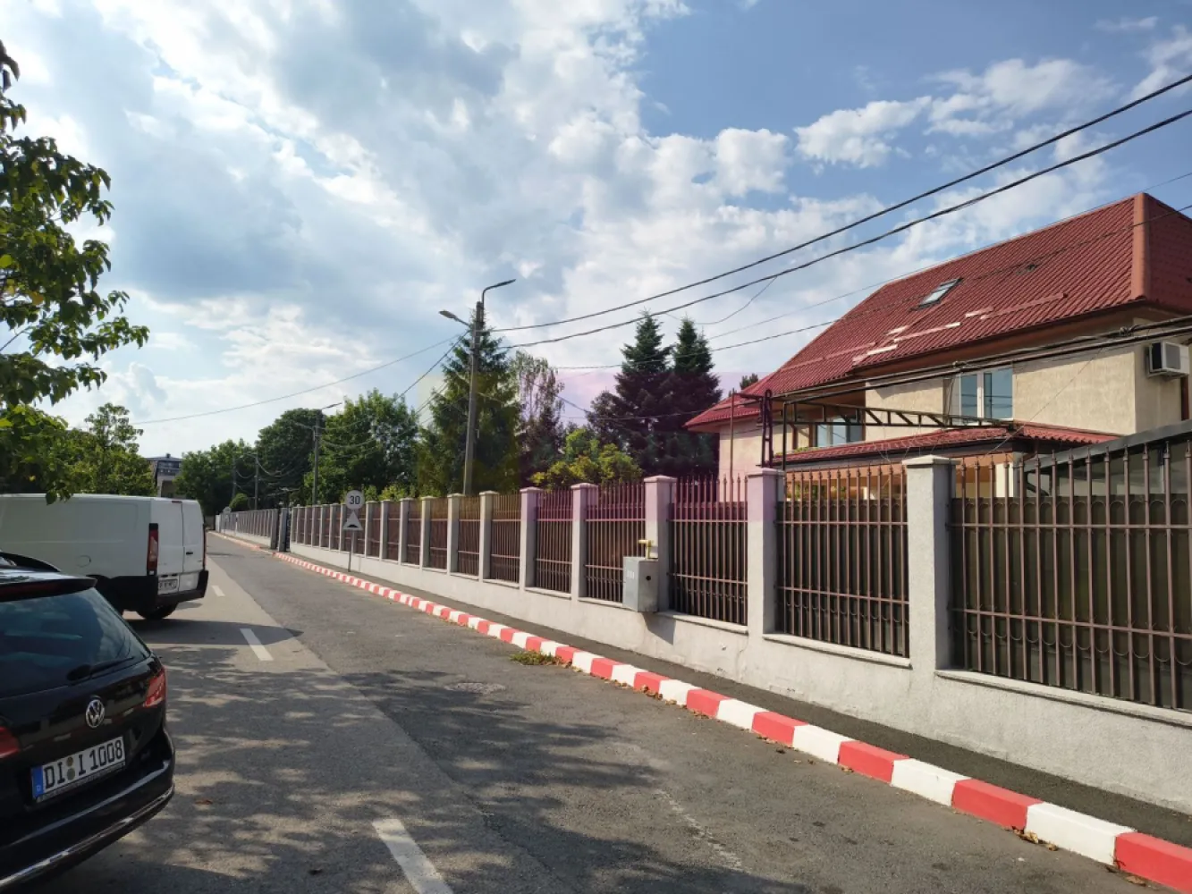 Vila de lângă Catedrala Ortodoxă ,,Sfânta Cuvioasă Parascheva"