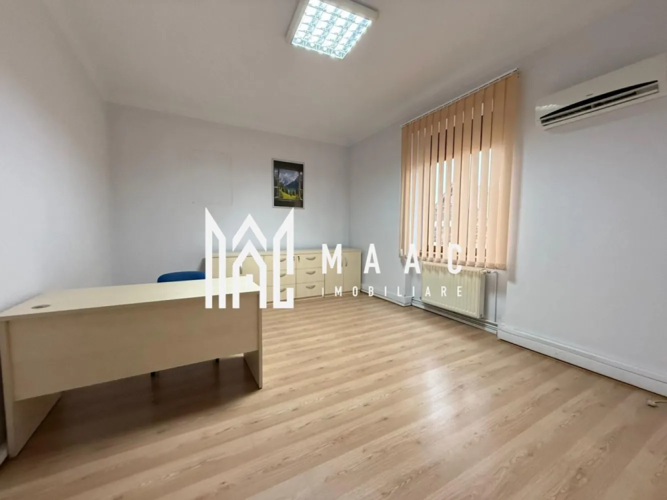 Spatiu birouri | 110MP | Parcare | Curte | Calea Dumbravii - Maac Imobiliare ofera spre închiriere un spațiu generos, situat la etajul 1/1 al unei case individuale, ideal pentru activități de birou, cu amplasare excelentă – pe Calea Dumbrăvii, chiar vis-a-vis de sediul NATO. Detalii spațiu: Suprafață utila: 110 mp Compartimentare: 4 camere decomandate, luminoase și bine proporționate Casa beneficiaza de curte proprie, unde se pot parca 2 masini. Destinație: exclusiv pentru birouri Zonă liniștită, cu acces facil către centrul orașului și principalele artere rutiere Sunt montate 3 instalatii de aer conditionat. La parter, se regaseste un spatiu de depozitare aferent spatiului de birouri. Locație premium, ideală pentru firme care își doresc o imagine profesională și o adresă de prestigiu. Pentru mai multe detalii va rugam specificati telefonic ID: CP2908809 }}