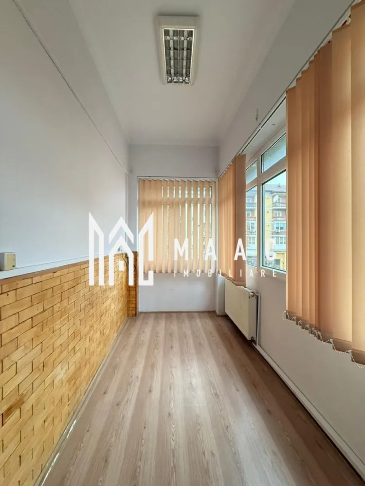 Spatiu birouri | 110MP | Parcare | Curte | Calea Dumbravii - Maac Imobiliare ofera spre închiriere un spațiu generos, situat la etajul 1/1 al unei case individuale, ideal pentru activități de birou, cu amplasare excelentă – pe Calea Dumbrăvii, chiar vis-a-vis de sediul NATO. Detalii spațiu: Suprafață utila: 110 mp Compartimentare: 4 camere decomandate, luminoase și bine proporționate Casa beneficiaza de curte proprie, unde se pot parca 2 masini. Destinație: exclusiv pentru birouri Zonă liniștită, cu acces facil către centrul orașului și principalele artere rutiere Sunt montate 3 instalatii de aer conditionat. La parter, se regaseste un spatiu de depozitare aferent spatiului de birouri. Locație premium, ideală pentru firme care își doresc o imagine profesională și o adresă de prestigiu. Pentru mai multe detalii va rugam specificati telefonic ID: CP2908809 }}