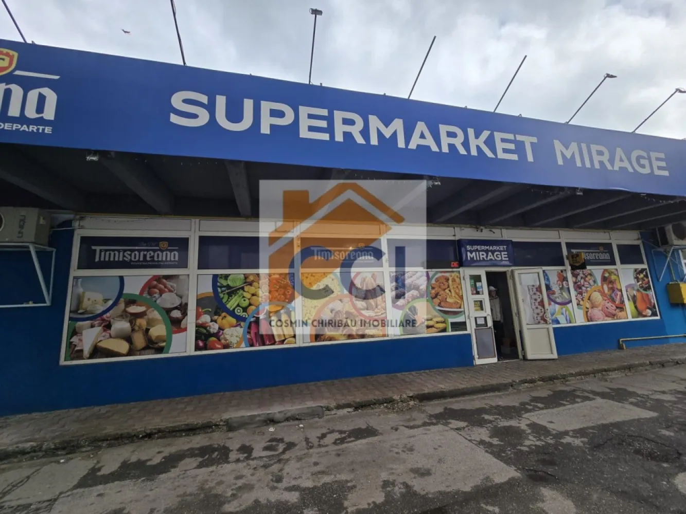 Spatiu comercial in inima cartierului Cornisa - Business-ul tău merită o locație care inspiră succes !
În inima exclusivistă a cartierului Cornișa, vă prezentăm un spațiu comercial cu adevărat special — 230 mp situați la parter, concepuți pentru afaceri care își doresc vizibilitate, eleganță și poziționare strategică.

Un spațiu rafinat, versatil și luminos, ce oferă combinația perfectă între funcționalitate și imagine premium. Datorită amplasării excelente și accesului facil, proprietatea se pretează ideal pentru:
▫️ showroom exclusivist
▫️ clinică medicală / beauty concept
▫️ birouri moderne
▫️ prestări servicii premium
▫️ logistică & depozitare
▫️ activități comerciale și soluții fotovoltaice

Fiecare metru transmite potențial, profesionalism și oportunitatea de a construi un business într-o zonă cu notorietate și dezvoltare continuă.Spatiul beneficiaza de panouri fotovoltaice 15 kw.Suprafata open space la care se adauga birou si spatiu toalete accese prin fata spate si lateral. Totul pregatit pt afacereata sau pt o ulterioara inchiriere.

O proprietate care nu oferă doar spațiu, ci prezență.
O investiție care oferă mai mult decât valoare — oferă perspectivă.