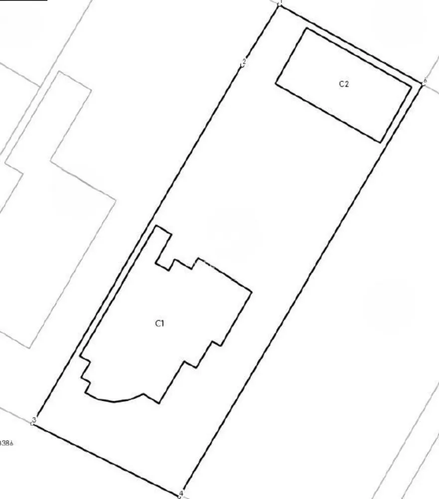 Casa individuala cu pivnita in Sura Mica, zona Salii de sport - Sibiu - Va propunem spre vanzare o casa frumoasa situata in Sura Mica, zona salii de sport, a scolii. Casa individuala compusa din: Pivnita de 12.3 mp. Parter: birou, baie, camara, living, bucatarie, terasa Mansarda: Trei dormitoare, 2 bai (dormitor matrimonial cu baie proprie), dressing. Filigorie cu zona de gatit si WC Garaj pentru 2 masini Suprafata totala teren - 661 mp Suprafata curte libera - 463 mp Se vinde mobilata si utilata ca in poze Pret: 345000 euro }}