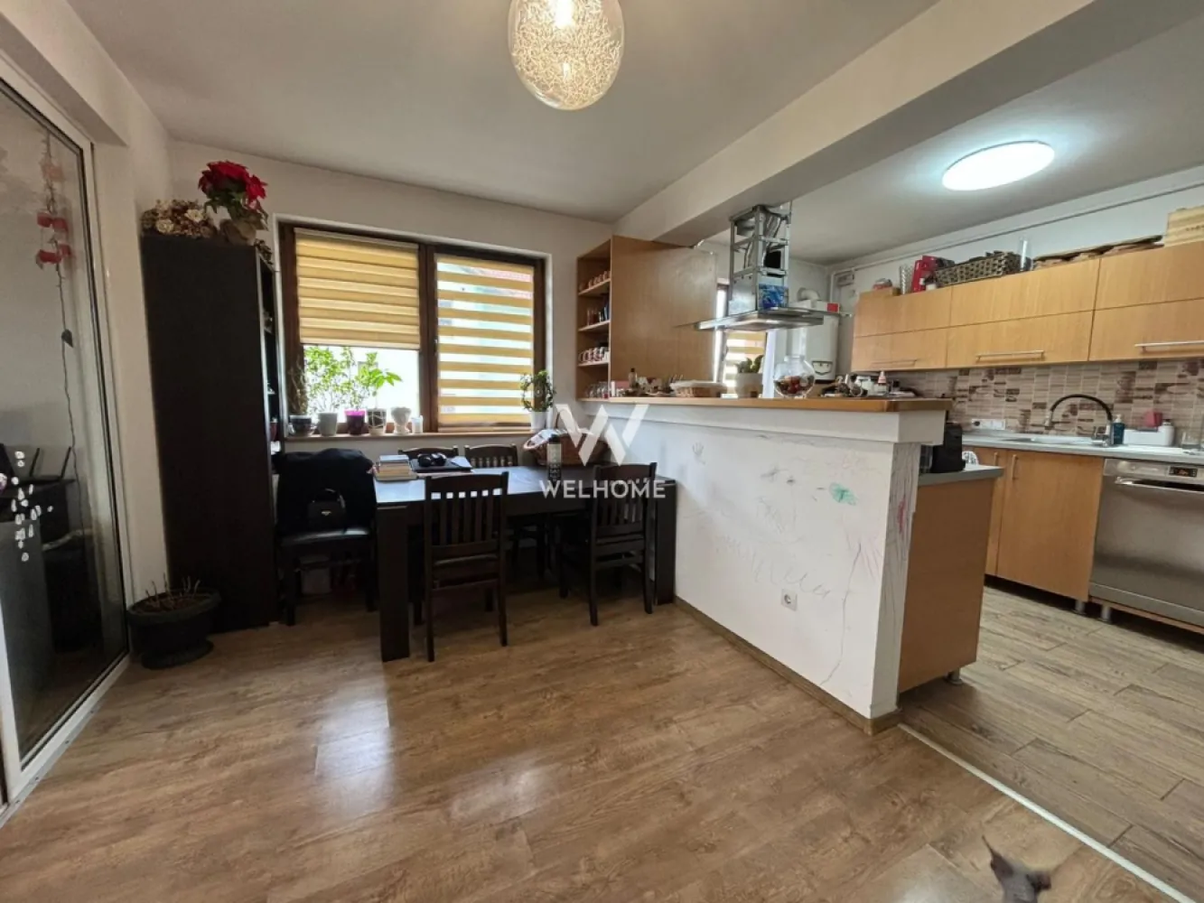 Apartament spațios cu 3 camere, 2 băi și balcoane generoase