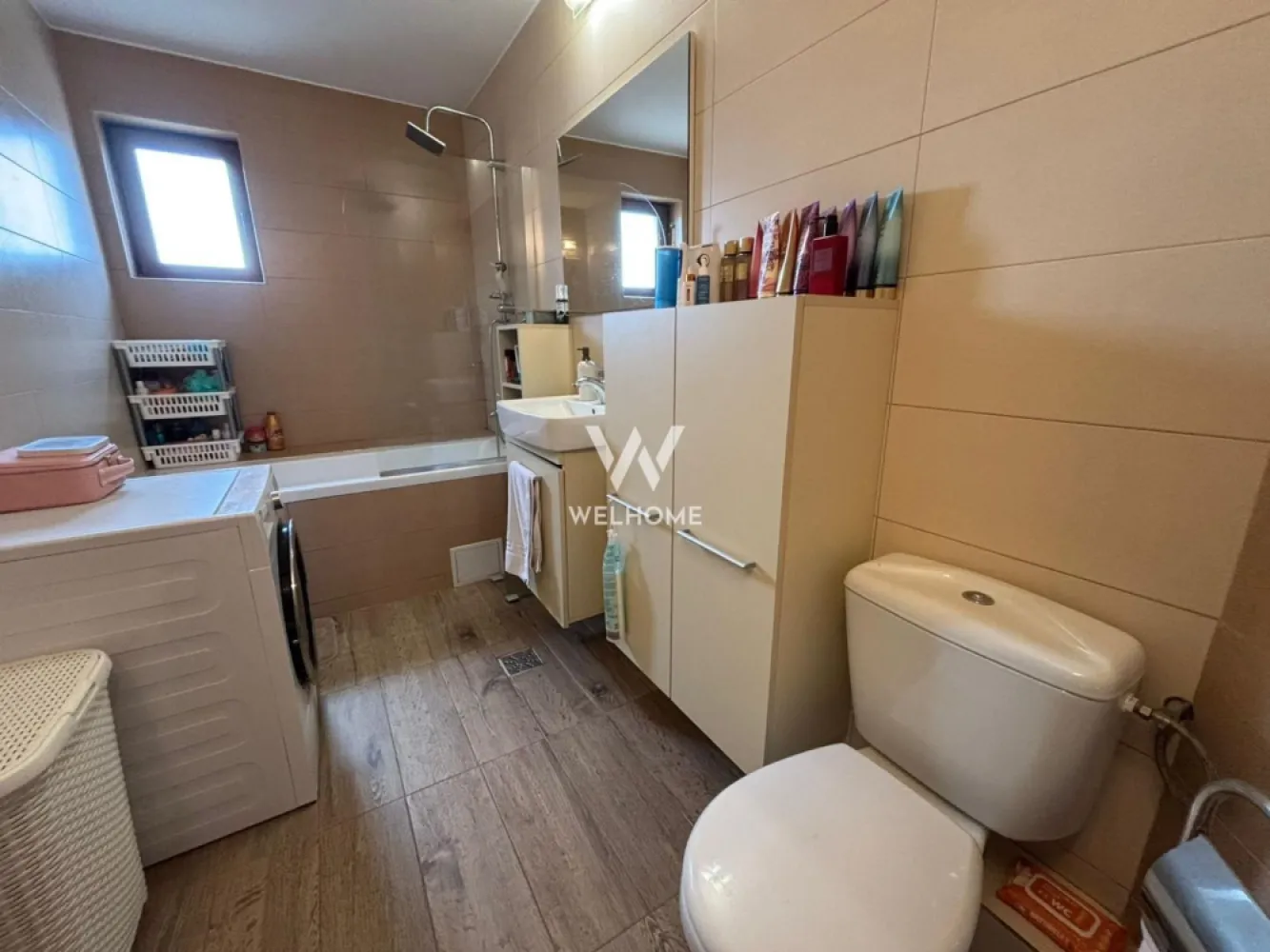 Apartament spațios cu 3 camere, 2 băi și balcoane generoase