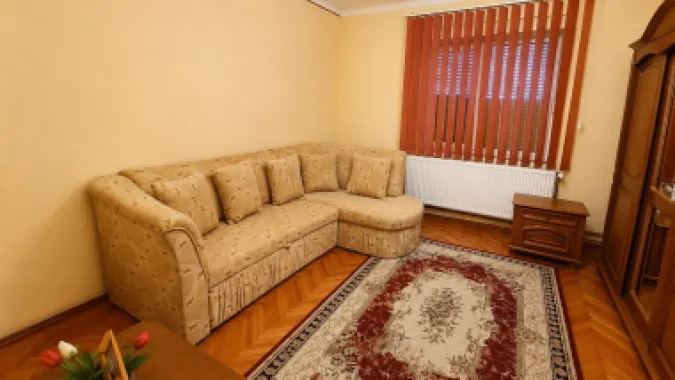 Casă individuală, teren generos de 1.348mp, poziție centrală, Giarmata
