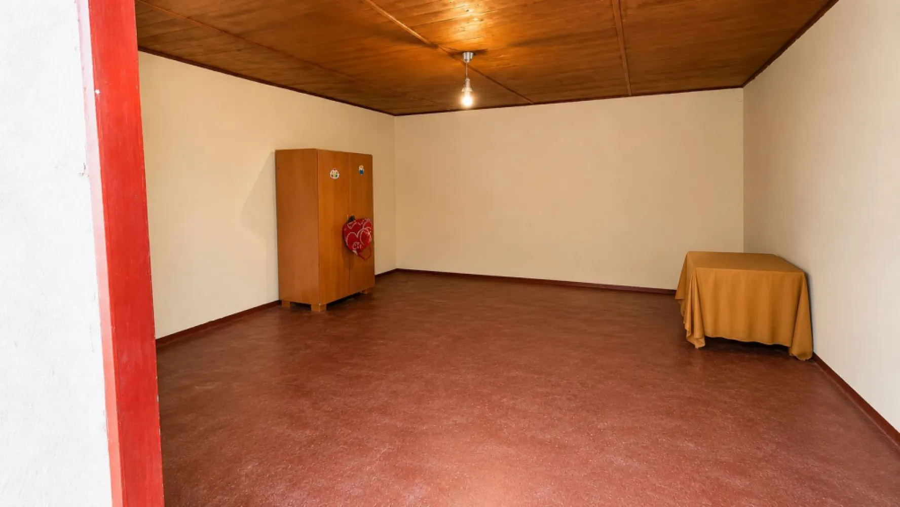 Casă individuală, teren generos de 1.348mp, poziție centrală, Giarmata