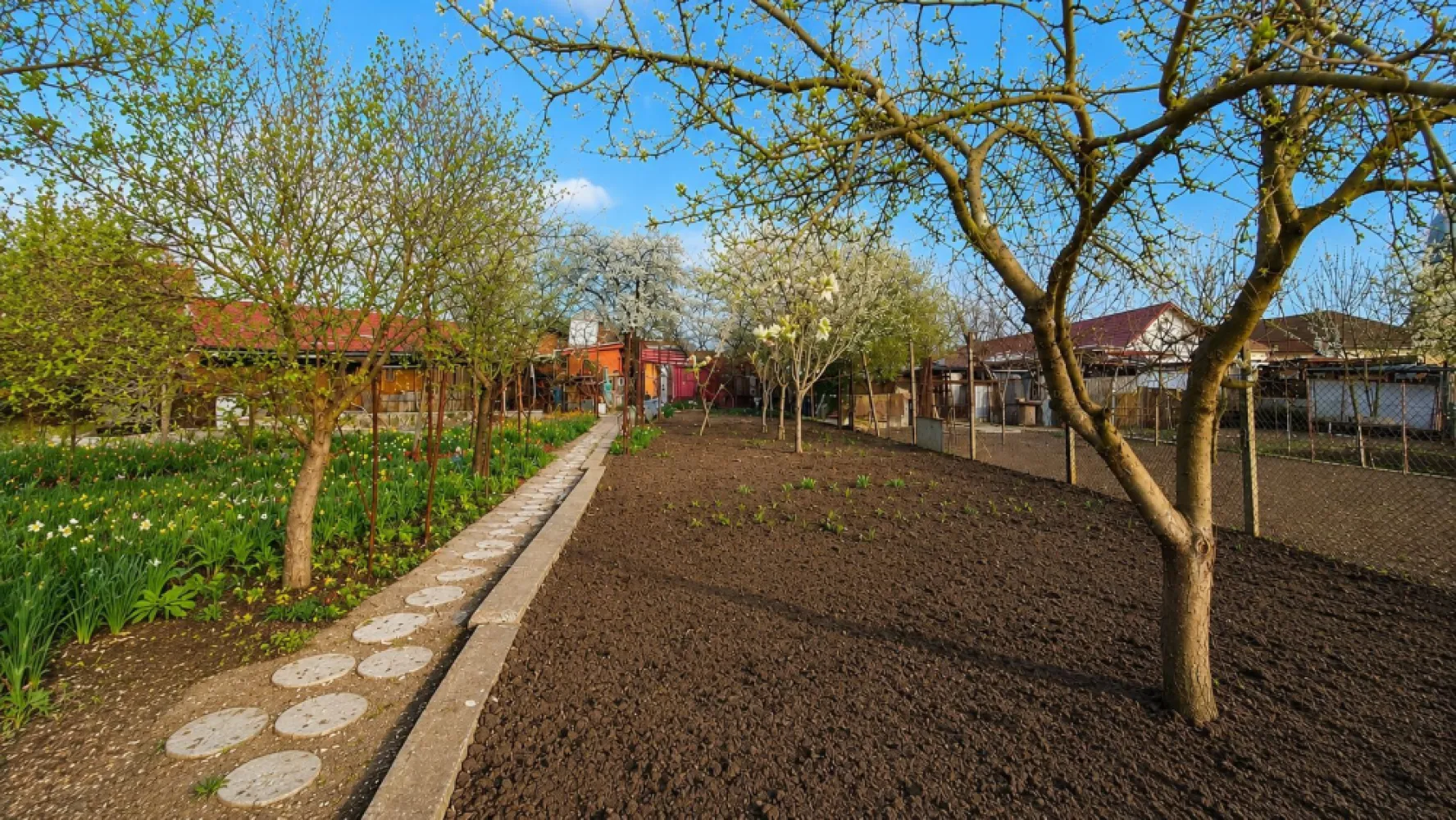 Casă individuală, teren generos de 1.348mp, poziție centrală, Giarmata