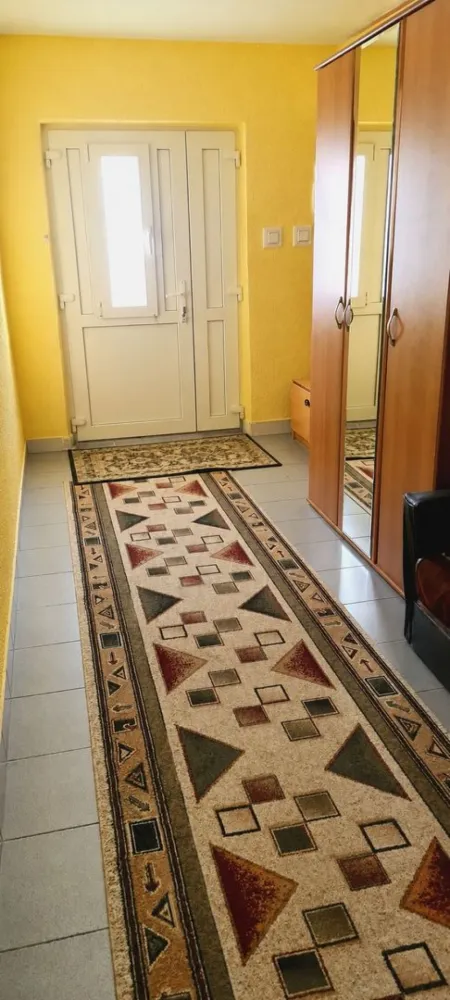 Casă individuală, teren generos de 1.348mp, poziție centrală, Giarmata