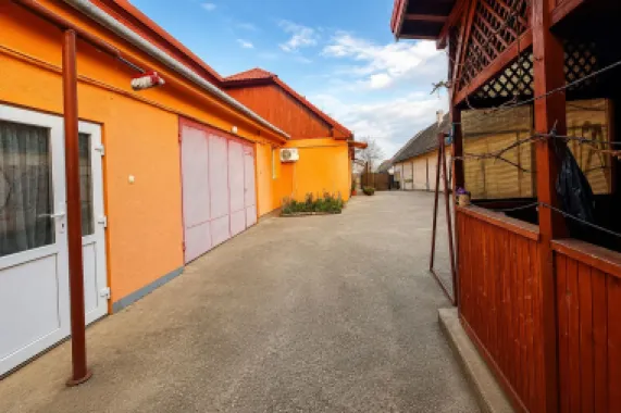 Casă individuală, teren generos de 1.348mp, poziție centrală, Giarmata