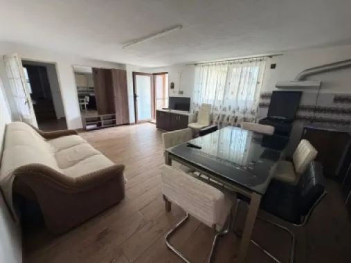 Închiriez casă individuală spațioasă 5 camere ( 200mp ) compusă din 2 apartamente cu intrare separată