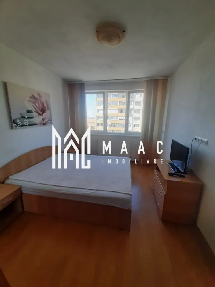 Apartament 3 camere I Decomandat I Zona Mihai Viteazul - Oferim spre vânzare un apartament spațios cu 3 camere, situat in zona Mihai Viteazul, ideal pentru cei care apreciază confortul și accesibilitatea. Detalii apartament: - 3 camere (living + 2 dormitoare) - Bucătărie separată - Baie spațioasă Beneficii: - Locație buna, aproape de magazine, restaurante, școli și transport în comun - Ideal pentru familie sau ca investiție - Apartamentul este inchiriat momentan. Nu ratați ocazia de a deveni proprietar al acestui apartament! Pentru mai multe detalii mentionati telefonic ID: CP2886929 }}