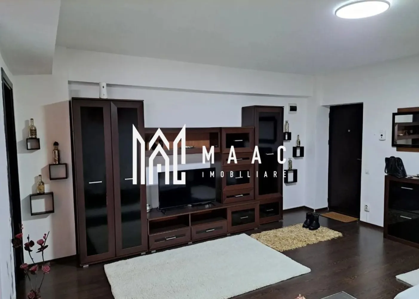 Apartament 2 cameră | Etajul 3 | 52mp | Turnisor - MAAC Imobiliare vă propune spre închiriere un apartament cu 2 camere, situat la etajul 3 al unui bloc amplasat în Turnișor. Locuința este semidecomandată și cuprinde: living, bucătărie, dormitor și baie. Încălzirea se face cu centrală termică și calorifere. Blocul beneficiază de lift. Se accepta animale de companie Se percepe garanție în cuantumul unei chirii lunare. Închirierea se face pe termen de minim 1 an Zona asigură acces imediat către centre bancare, comerciale, de învățământ, medicale etc. Stația pentru transportul în comun este situată în imediata vecinătate. Pentru mai multe detalii, precizați telefonic că ați văzut anunțul cu ID: CP2886997 }}
