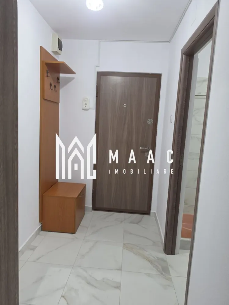 Garsoniera | Zona Centrala | Etaj 1 | 28 mpu| - MAAc Imobiliare vă propune spre vânzare o garsonieră confort 1, situată chiar în zona centrală a orașului. Este proprietatea ideală pentru cei care vor să aibă totul la câțiva pași distanță sau pentru o investiție sigură și profitabilă.De ce să alegi această proprietate?Poziționare ultra-centrală: Ai acces rapid la toate punctele cheie din oraș.Totul pentru familie: Școli de prestigiu și grădinițe în imediata apropiere.Facilități zilnice: Piața agroalimentară și supermarketuri la doar un minut distanță.Mobilitate maximă: Stații pentru mijloacele de transport în comun chiar lângă bloc.Confort sporit: Compartimentare confort 1, spațioasă și excelent structurată.
pentru mai multe detalii sau a programa o vizionare va rugam specificati ID 3170422