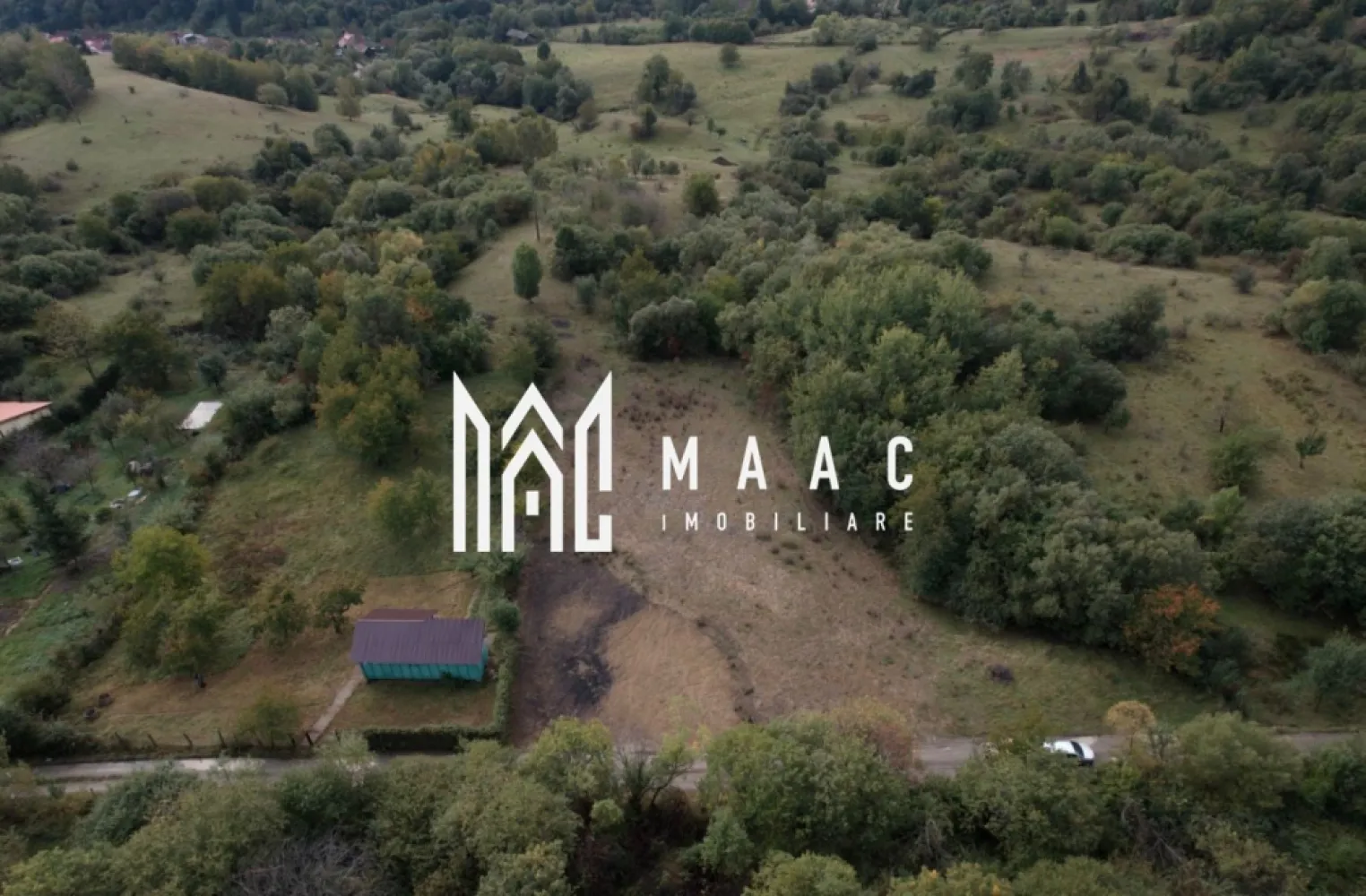 Teren intravilan I Cisnadioara I 1960 mp cu PUZ - MAAC IMOBILIRE VA PROPUNE SPREVANZARE UN TEREN INTRAVILAN O PARCELA DE 1960 MP IN LOCALITATEA CISNADIOARA - JUDETUL SIBIU Terenul are acces de pe strada Ciresilor Terenul are o suprafata 1960 mp ideal pentru construirea unei case rezidențiale sau unei case de vacanță, cu deschidere la drum de 29 ml / 72 ml lungime care se poate vinde integral sau si 2 parcele de 980 mp latime deschidere la drum 14,5 ml / 72 ml lungime cu PUZ aprobat. Dacă sunteți în căutarea unui loc linistit de casă sau cabana, departe de aglomerație, Cisnădioara este alegerea cea mai potrivită. Drumul este pietruit latime 3 ml iar dupa cedarea drumului de 2.75 mp pe fiecare parte a drumului va avea 8,5 ml. Caracteristici generale: Clasificare teren: Intravilan Categorie de folosință: Livada Intabulat: DA Carte funciară: DA Certificat de urbanism: DA PUZ abrobat de Primaria Cisnadie pentru constructie casa : DA Utilități: - Gaz la aprox 150 ml costul lucrarii undeva la 7500 euro. - Curentul la 40 ml costul lucrarii 1000-2000 euro. - Apă : 1500-3000 euro maxim exista proiect de introducere utilități in curs primavara-vara anul 2026 dar daca doriti mai repede singura solutie este fantana iar pentru canal fosa septica sau statie de epurare 5000 - 7000 euro cum au majoritatea locuitorilor in Cisnadioara. Pentru mai multe detalii precizati ca ati vazut anuntul cu ID CP2911592 }}