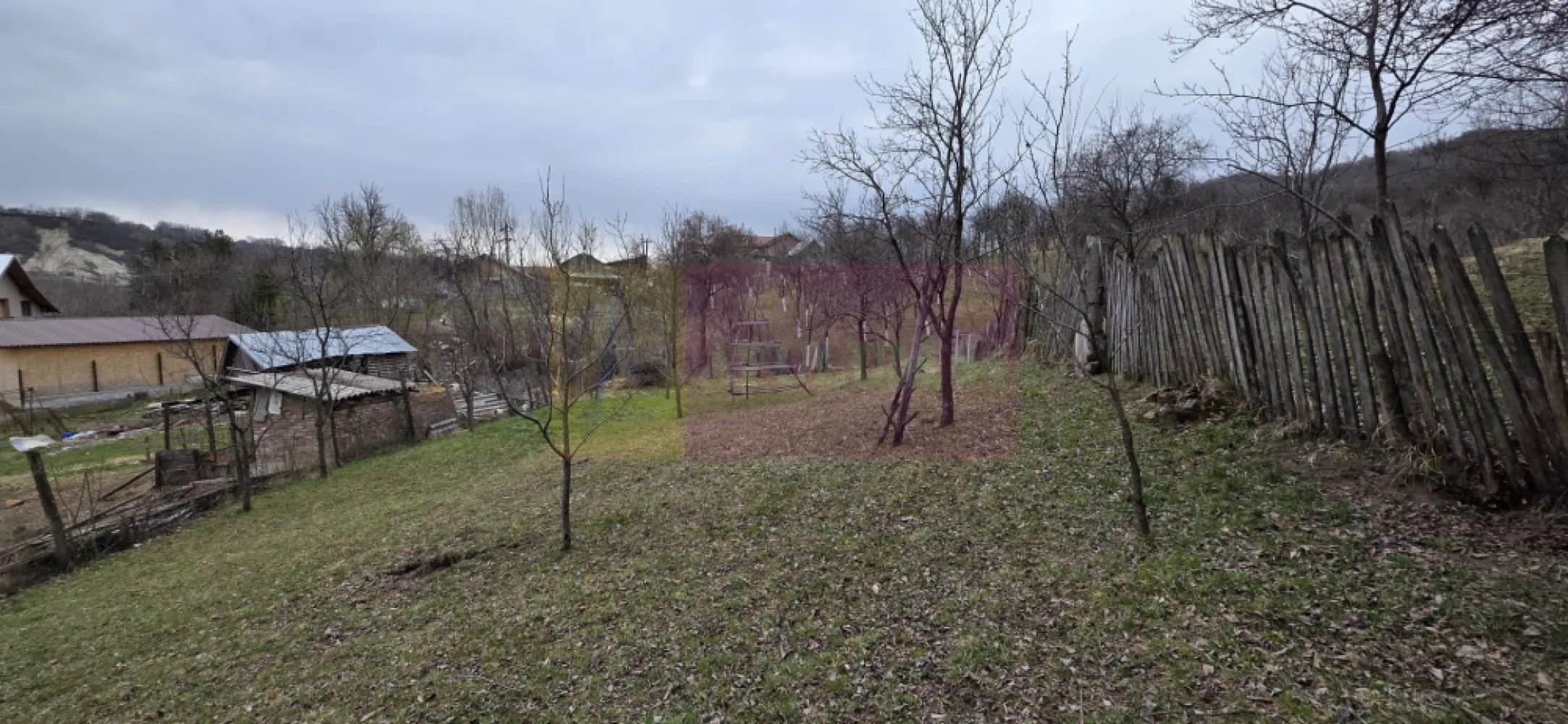 Teren intravilan 800 mp de vanzare in Lunca Mare - Teren intravilan 800 mp – Lunca Mare, Prahova | Ideal pentru construcție rezidențială

Agenția imobiliară Mervani vă propune spre vânzare un teren intravilan situat în Lunca Mare, într-o zonă liniștită și apreciată, aproape de Păstrăvăria Doftana.

Terenul este amplasat între alte proprietăți construite, fiind potrivit pentru dezvoltare rezidențială sau casă de vacanță.

Detalii teren:
suprafață: 800 mp
formă în L
 teren în pantă, cu potențial pentru proiecte interesante

Utilități:
energie electrică și apă la limita proprietății

Acces:
drum asfaltat
Datorită poziționării și vecinătăților, terenul este ideal pentru:
 locuință permanentă
casă de vacanță
investiție rezidențială

 Pentru detalii și vizionări: 0729 935 536
 Ofertă listată de Mervani