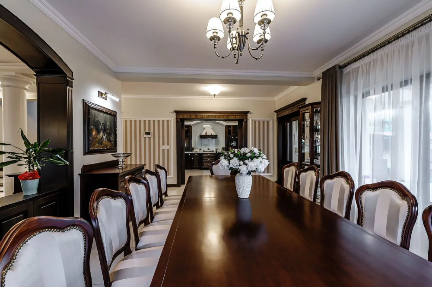 PRET NOU!!! Vilă de Lux în Grădiște - Agenția AcasăArad vă prezintă spre vânzare o casă nouă, frumoasă cu finisaje de excepție și mobilată elegant.
Acest imobil se recomandă clienților pretențioși care caută calitatea finisajelor în combinație cu designul arhitectural elegant și o oază de liniște și relaxare.
Vila este finalizată în 2018, are o suprafață utilă de 430 mp și suprafața totală 750 mp și este compusă din: demisol, parter și etaj. 
Demisol - garaj,hol,cameră tehnică, cămară de alimente, spațiu de depozitare și o bucătărie
Parter - birou, living spațios cu loc de luat masa, bucătărie și baie
Etaj - dormitor matrimonial cu baie și balcon, două dormitoare, baie și dressing
Clasa energetica A
Centrală termică pe gaz și lemne
Incălzire în calorifere
Izolație termică 10 cm
Utilități standard
Această proprietate vă oferă avantajele proximității de centru cu libertatea de a avea un spațiu personal generos , frumos amenajat și plăcut.

Dacă am reușit să vă stârnim interesul sunați acum la:

Telefon - 0742267773 - Andreea Szuchanszki Consultant imobiliar
CP1520695

Nu dispui de toată suma? Te ajutăm noi gratuit! Îți obținem oferte de la 16 bănci.

Ai o proprietate de vânzare în Arad și vrei să știi cât valorează cu adevărat?
Sună-mă pentru o evaluare gratuită, fără obligații.

Birou: ACASĂ | Agenție imobiliară Arad
Bulevardul Decebal 2, Arad 310133