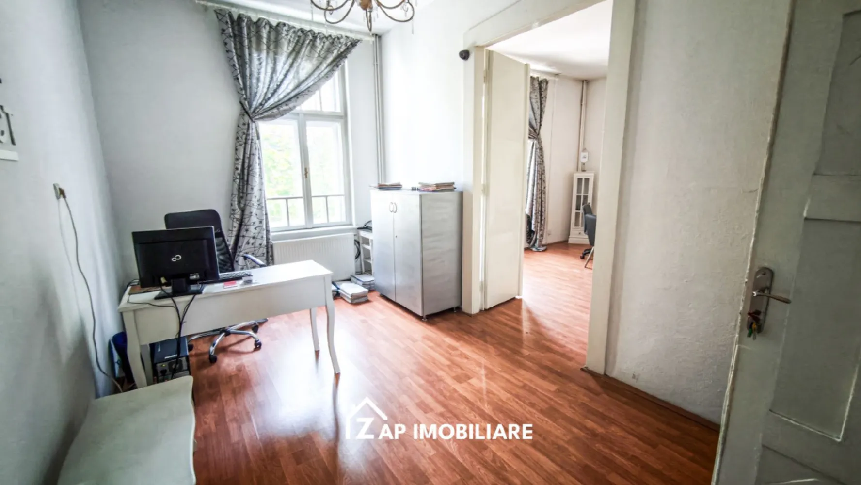 Ultracentral | Birou 40 mp | 2 incaperi | Zona 0 - Mentionati ID-ul proprietatii cand apelati: CP3188581
Contact ⓪⑦②⑥ ②②③ ⑧⑧⑥ Sebastian
De închiriat spatiu birou 40 mp 
Compartimentare:
2 incaperi

Detalii:
La prețul afișat se adaugă TVA, se poate deduce daca se închiriază pe firma.
Imobilul se poate închiria și cu utilități incluse dar la alte preturi. Sunați pt detalii
Contact ⓪⑦②⑥ ②②③ ⑧⑧⑥ Sebastian 
Comisionul perceput este de 50% din valoarea primei chirii si se percepe o singură dată!
Acest anunț nu corespunde cerințelor tale? Sună la numărul afișat în anunț și unul dintre agenții noștri te va ajuta cu alte oferte personalizate în funcție de cerințele tale.