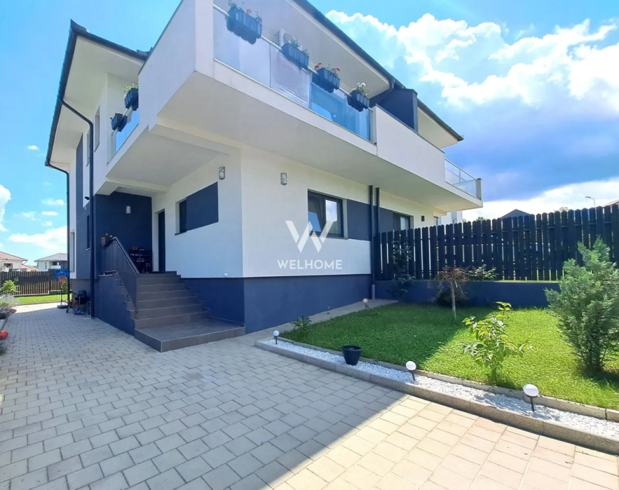 Casa 4 dormitoare, 2 bai - Sibiu, Cisnadioara - Casa in Cisnadioara limita cu Cisnadie, in apropiere de Spa Aria, panorama munti si padure Detine toate utilitatile - apa, canalizare, gaz, curent + panouri fotovoltaice NOU instalate 12 buc - 5 kw O casa frumos amenajata, camere mari bine repartizate - isi cauta noii proprietari - Suprafata utila: 120 mp la care se adauga terasele la parter 15 mp si balcoanele la etaj 19 mp - Suprafata teren: 276 mp Compartimentarea practica asigura confortul locativ, necesar familiei: - Parter: hol acces de tip L, baie cu dus, living/salon cu zona de servire a mesei si bucataria, dormitor/camera oaspeti, spatiu depozitare - Etaj: hol, dormitor principal cu terasa circulara, 2 dormitoare secundare cu balcon, dressing si baie cu cada - Pod inalt pentru depozitare - acces scara batanta Livingul are iesire la terasa si de aici se coboara spre curte unde este amenajata zona de grill/barbeque, chiuveta, blat de lucru Bucataria este dotata cu tot necesarul -plita, cuptor, hota, masina vase, frigider mare, mobilier cu multe spatii depozitare Curtea are pavaj si zone verzi, sub scari fiind creat depozit Casa cu ferestre ample, amenajari moderne si spatii functionale, se vinde mobilata, asa cum se vede in imagini PRET: 255,000 EURO Diana: 0746.107.600 }}