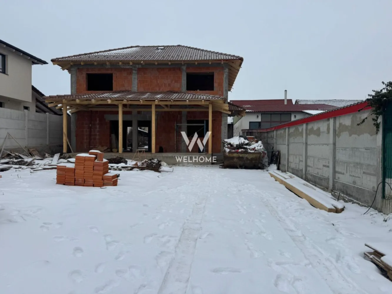 Casa individuala Selimbar, Sibiu COMISION 0 - Casa individuala , teren generos, situata in zona Primariei din Selimbar. Comision zero la achizitie, predare vara 2026 Suprafata utila : 120mp +pod Suprafata teren: 420mp Compartimentare: Parter - hol, baie, spatiu tehnic , bucatarie open space cu living si acces pe o terasa coperita. Etaj:3 dormitoare, hol si baie Pod - spatiu depozitare sau poate fi adaptat - prevazut cu 2 geamuri tip iluminator si instalatie electrica. Predare INTERIOR la stadiu de ALB: pereti finisati cu lavabila, centrala termica, incalzire in pardoseala, termostate in fiecare incapere, instalatii sanitare si electrice pe pozitie, geamuri termopan 5 camere, 3 foi de sticla Exterior casa la CHEIE: izolatie polistiren 10cm, decorativa, pervaze geamuri, alimentare pentru camere de supraveghere si alarma, poarta acces pietonal si auto, curte pavata cale acces pietonal si parcare auto. Pret: 255000 euro (cash sau credit bancar) Detalii si vizionari: 0752.088.381- Roxana }}