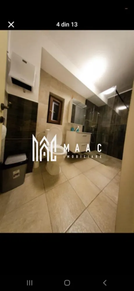 Refugiu în Inima Munților I Casa in Moeciu I Bran - MAAC Imobiliare va ofera la poalele Piatra Craiului, cu Bucegii ca gardieni în spate, se ascunde o casă care nu este doar o proprietate, ci o poartă spre altă viață. În satul Pestera, comuna Moieciu-Bran, accesul este un vis pentru oricine: asfaltul se întinde până la 100 metri de prag, lăsând doar un scurt, pastoral drum către liniște.

Curtea, terasată cu măiestrie, se desfășoară pe circa 400 de metri pătrați, o scenă naturală pregătită pentru grătare sub stele, sau pentru contemplarea unui peisaj care, într-adevăr, „taie răsuflarea”. Priveliștea este un amestec de vârfuri ascuțite și păduri dense, o pictură vie care se schimbă cu fiecare ceas.

Casa însăși, solidă și primitoare, oferă trei dormitoare, trei băi, o bucătarie și un living spațios – suficiente pentru o familie, pentru prieteni, pentru lăuntricul liniștit. Este un spațiu care nu doar găzduiește, ci inspiră.
Și totul, acest refugiu montan, este oferit pentru un preț corect. Un echivalent al unui apartament cu două camere în aglomerarea unui mare oraș. Dar comparația se oprește la cifre. Aici nu cumpărați doar metri pătrați; cumpărați o alternativă.
În vremuri normale, este un sanctuar, un loc mai frumos decât multe peisaje elvețiene, unde weekendurile se transformă în vacanțe și stresul se evaporă în aerul proaspăt.
În vremuri de necesitate, de urgență, această casă poate însemna altceva: siguranță. Autonomie. Viață la propriu. Este un punct de rezistență, cu acces facil, dar izolat suficient pentru a fi un bastion împotriva haosului lumii.
Aceasta nu este doar o investiție imobiliară. Este o investiție în viață, în pace, în posibilitatea de a avea, mereu, un refugiu în inima munților.
Pentru mai multe detalii precizati telefonic ca ati vazut anuntul cu ID CP2985848.