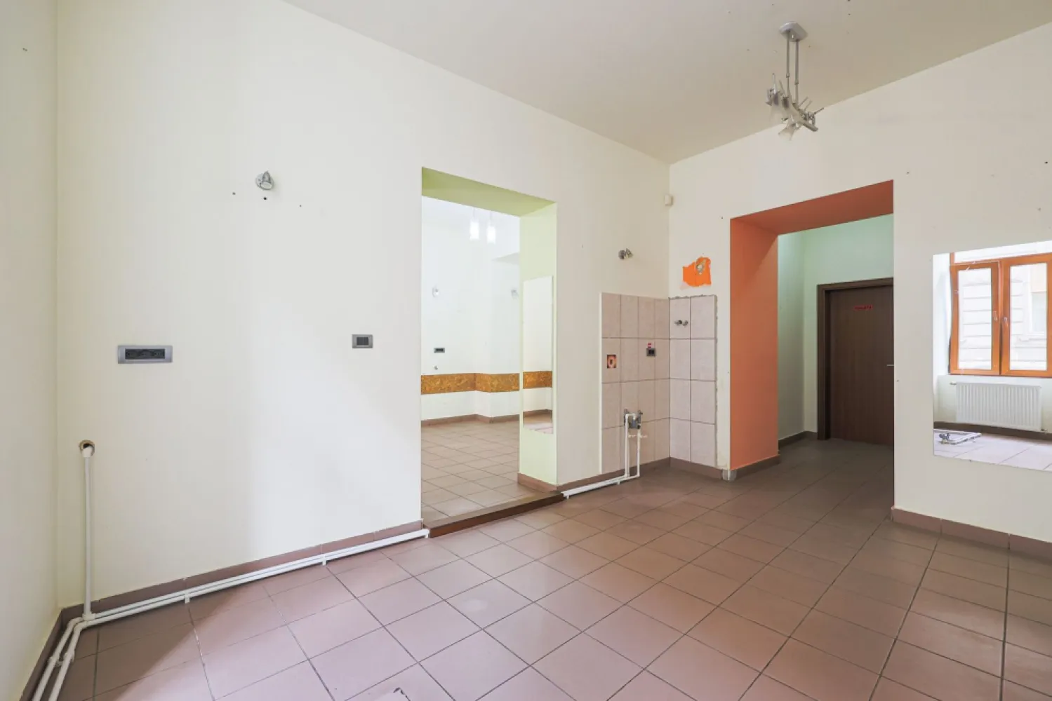 Spațiu comercial strada Episcopiei nr 1, Pregătit pt afacerea ta!