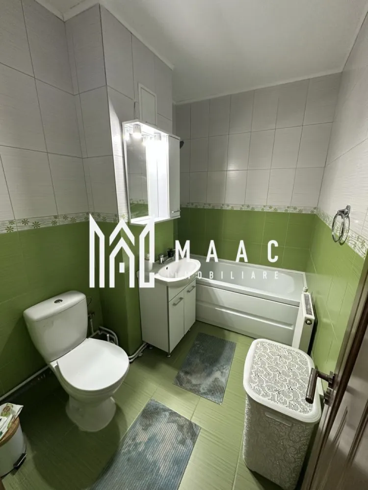 Apartament 4 camere de vânzare Sibiu | Lazaret | 86 mp, decomandat, etaj 1 - Apartament cu 4 camere decomandat, situat în cartierul Lazaret din Sibiu, cu 86 mp utili și poziționare la etajul 1, complet mobilat și utilat, disponibil pentru mutare imediată.

Detalii proprietate:
• Suprafață utilă: 86 mp, suprafață construită 103 mp
• Compartimentare: hol de acces, living, 3 dormitoare, bucătărie separată, baie, cămară, balcon și pivniță
• Etaj 1, apartament decomandat, confort 1
• An construcție: 1980, structură din cărămidă, imobil finalizat
• Stare interioară bună, bloc izolat termic și bine întreținut
• Aer condiționat inclus
• Se vinde complet mobilat și utilat
• Doar 2 apartamente pe nivel

Locuința este amplasată într-o zonă liniștită din Lazaret, într-un imobil curat, cu număr redus de vecini. În spatele blocului se află locurile de parcare destinate locatarilor, iar în fața imobilului sunt disponibile locuri de parcare comune.

Cod anunț CP3184911. Contactați echipa MAAC Imobiliare pentru detalii suplimentare și programarea unei vizionări.
