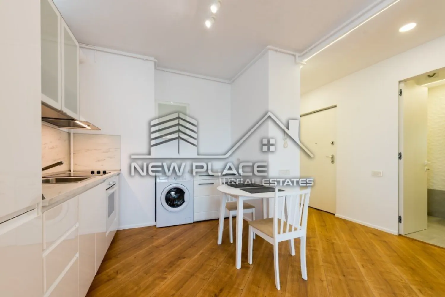 4City North | Apartament deosebit | OMV Pipera | LUX - New Place Real Estate Company va propune spre inchiriere un apartament intr-un ansamblu rezidential nou - 4City North, cu o arhitectura moderna si eleganta, cu spatii verzi si gradini private - o curte interioara splendida, extrem de generoasa si sigura, loc de joaca si de plimbare, cu finisaje de top si o calitate excelenta a constructiei.

Apartamentul are o suprafata de 62.67 mp si este compus din: living, bucatarie, dormitor, baie si balcon.

Apartamentul dispune de un loc de parcare disponibil in parcarea supraterana a Ansamblului.

Ansamblul 4City va propune o evadare din aglomeratia Bucurestiului intr-un loc in care confortul si siguranta se disting, in armonie cu vibratia nebuna a capitalei.

Finisajele si dotarile sunt de cea mai buna calitate si anume:
- Centrala termica proprie;
- Unitate aer conditionat;
- Parchet laminat (grosime 8 mm) in living si dormitoare;
- Gresie si faianta premium in bai, bucatarii si holuri;
- Obiecte sanitare premium;
- Tamplarie exterioara termopan PVC;
- Lifturi silentioase premium;
- Interfon;
- Contoare individuale pentru utilitati.

Ansamblul 4City dispune de o localizare excelenta, fiind situat in Nordul Bucurestiului - Pipera, la cativa pasi de Lacul Saulei, in inima cartierului de business, intr-o zona linistita si sigura, cu acces direct la mall, benzinarii, gym, restaurant, scoli si gradinite.

Pentru mai multe detalii sau oferte similare, nu ezitati sa ne contactati.

Aceasta oferta apartine New Place Real Estate Company.