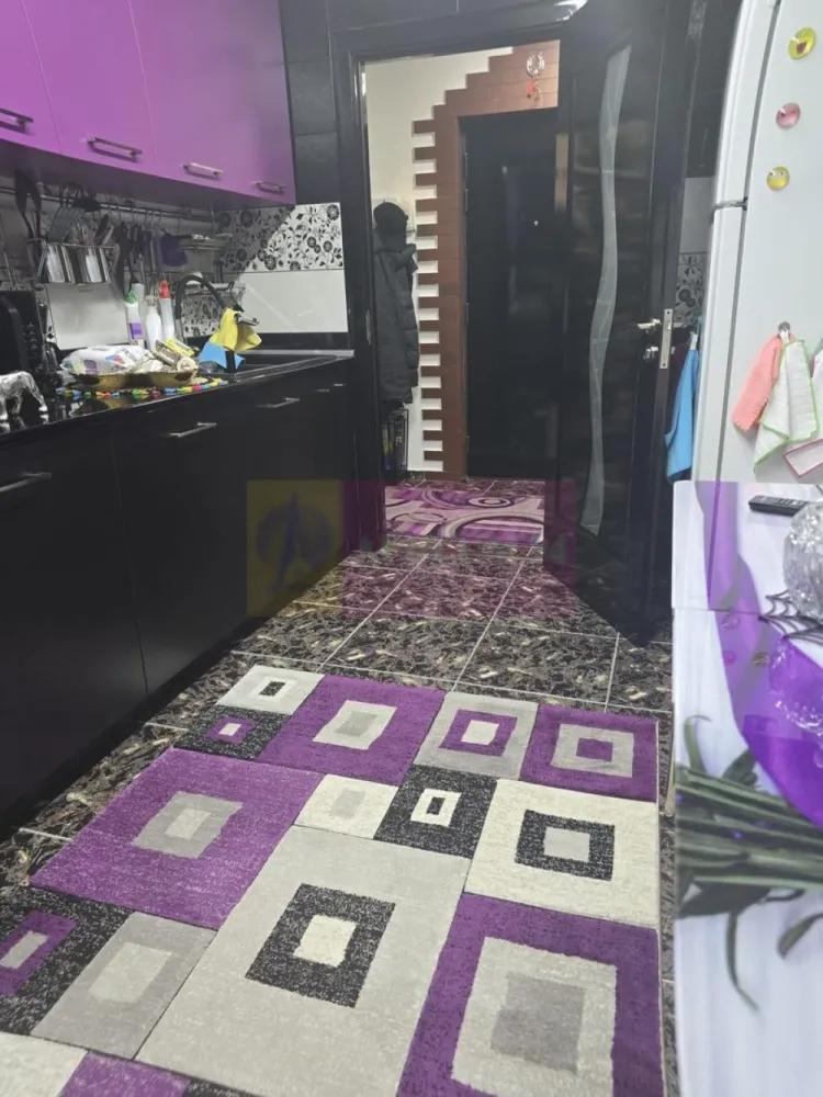 Timpuri Noi- Calea Vacaresti-Tineretului, metrou Magistrala M1 - Va oferim spre vanzare un apartament de 2 camere in zona Calea Vacaresti, langa facultati, si aproape de magistrala de metrou M1, statia Timpuri Noi, decomandat, la etajul 7/9, renovat si curat. Blocul este din 1986. 
Pentru detalii si vizionari contactati agentul Dona Camelia 0733683461